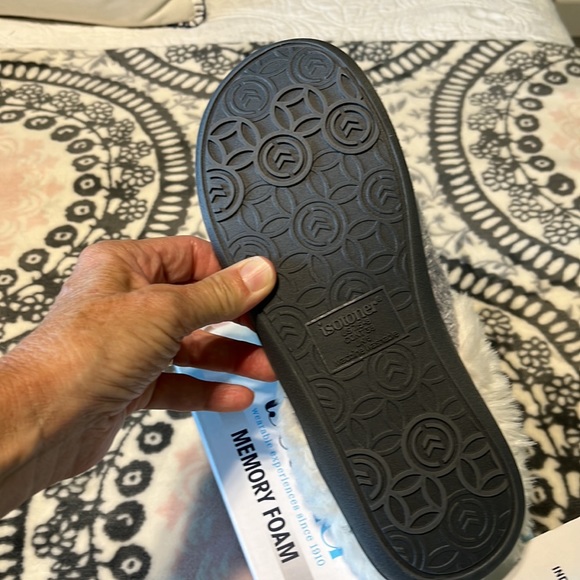 Isotoners Slippers Memory Foam Gray Indoor Outdoor Sole Womens 7.5-8 - Picture 11 of 11